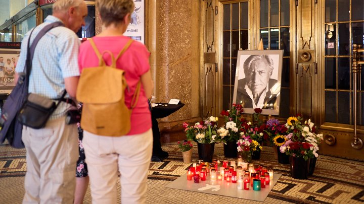 Divadlo Bez zábradlí se loučí s Karlem Heřmánkem