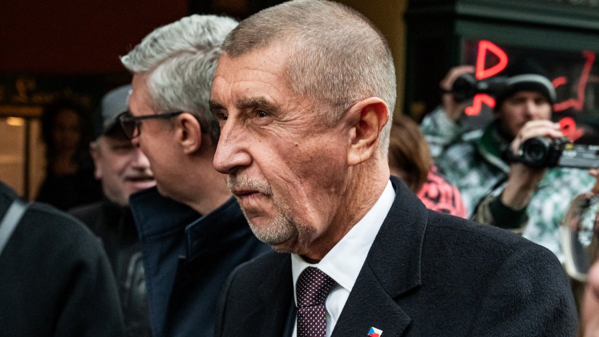 Andrej Babiš na Národní třídě během oslav 17. listopadu