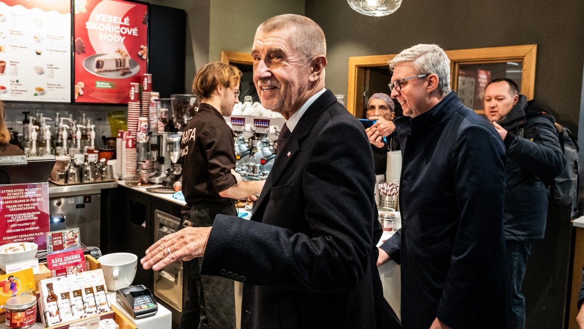 Andrej Babiš s Karlem Havlíčkem na Národní třídě během oslav 17. listopadu