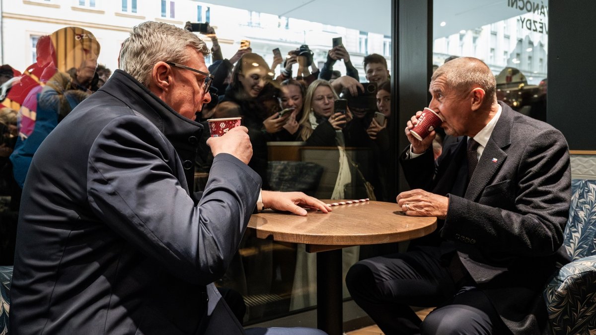 Andrej Babiš s Karlem Havlíčkem na Národní třídě během oslav 17. listopadu