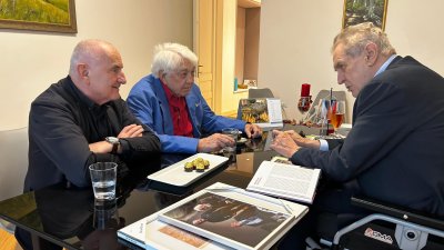 Exprezidenta Miloše Zemana navštívil Jiří Krampol. 