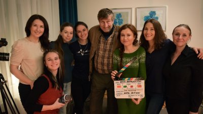 Začalo natáčení nového filmu režisérky Evy Toulové Deník shopaholičky. 