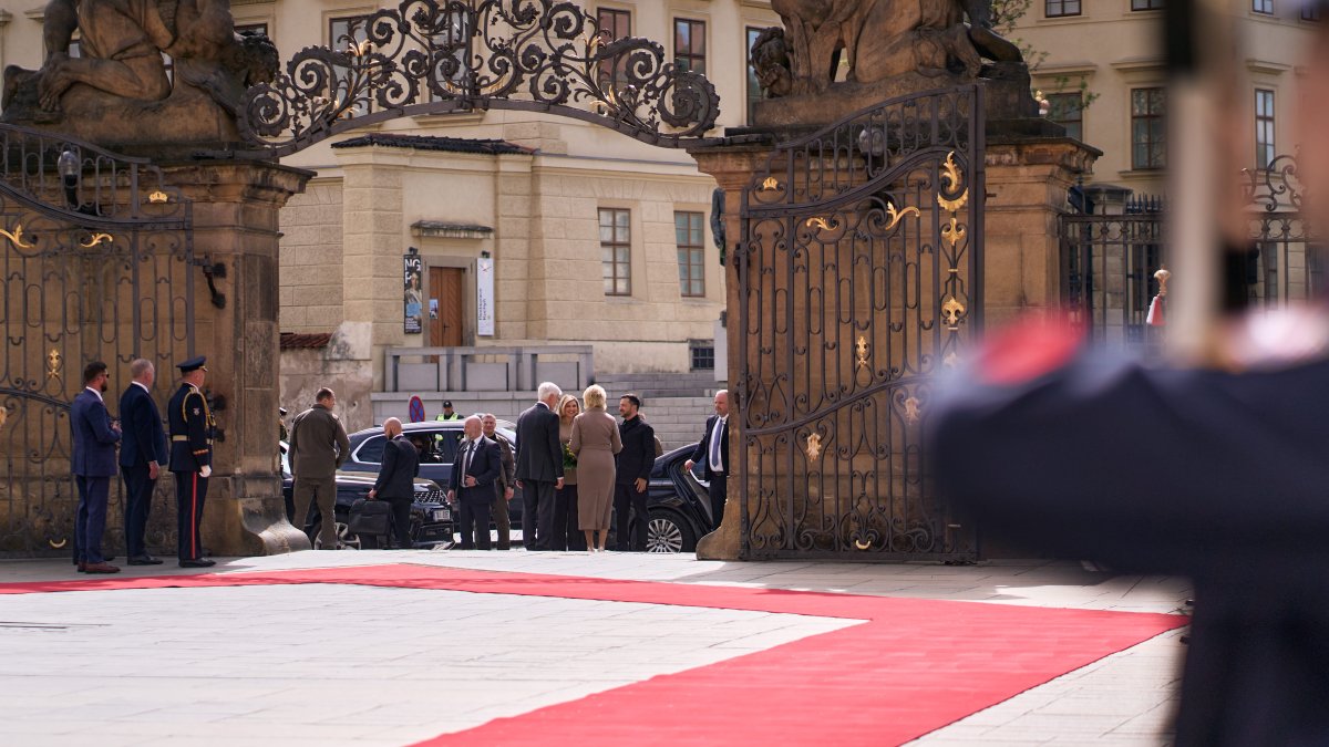 Volodymyr Zelenskyj a Olena Zelenská se na Pražském hradě sešli s Petrem Pavlem a Evou Pavlovou