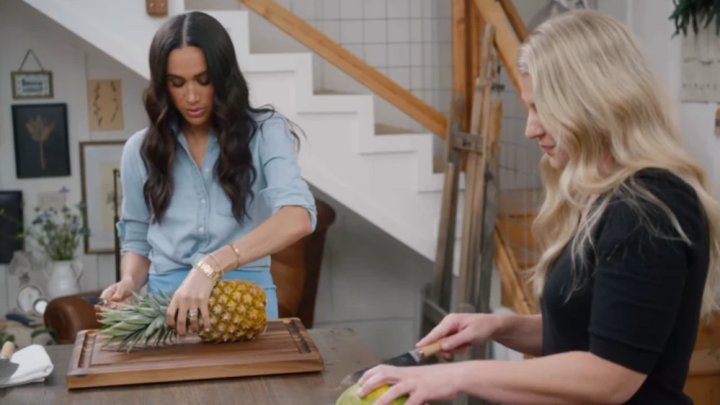 Meghan Markle sdílela dosud nezveřejněnou scénu, která byla vystřižena z jejího seriálu na Netflixu.