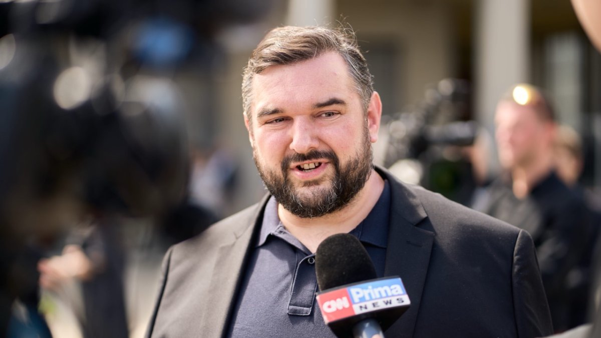 Lidé se ve Strašnicích rozloučili s Jiřím Krampolem. (8.8.2025)