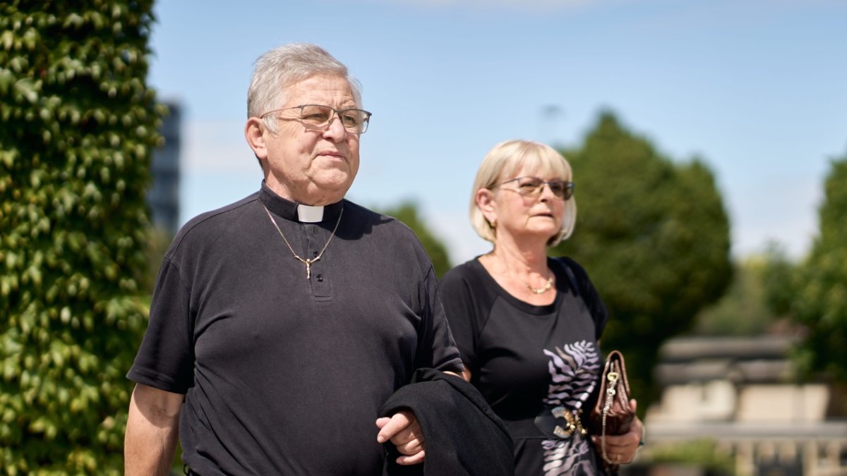 Lidé se ve Strašnicích rozloučili s Jiřím Krampolem. (8.8.2025)