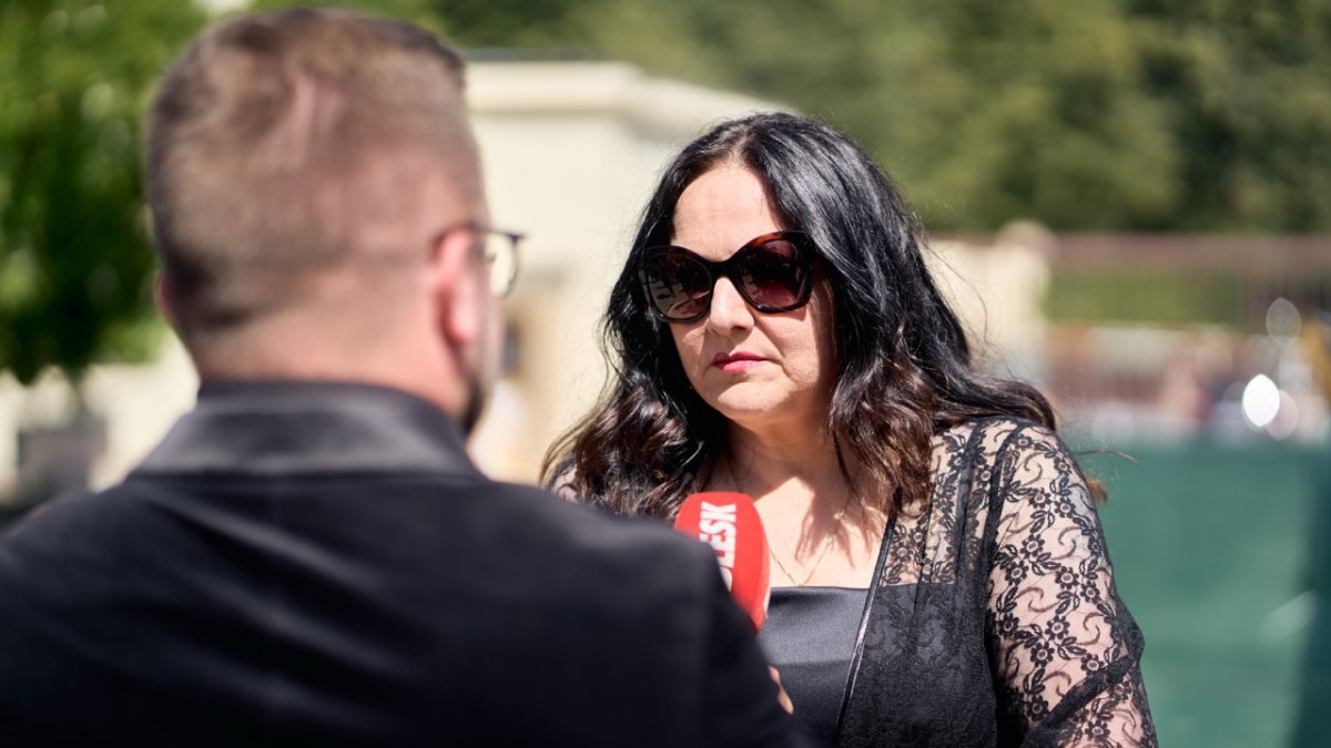 Lidé se ve Strašnicích rozloučili s Jiřím Krampolem. (8.8.2025)