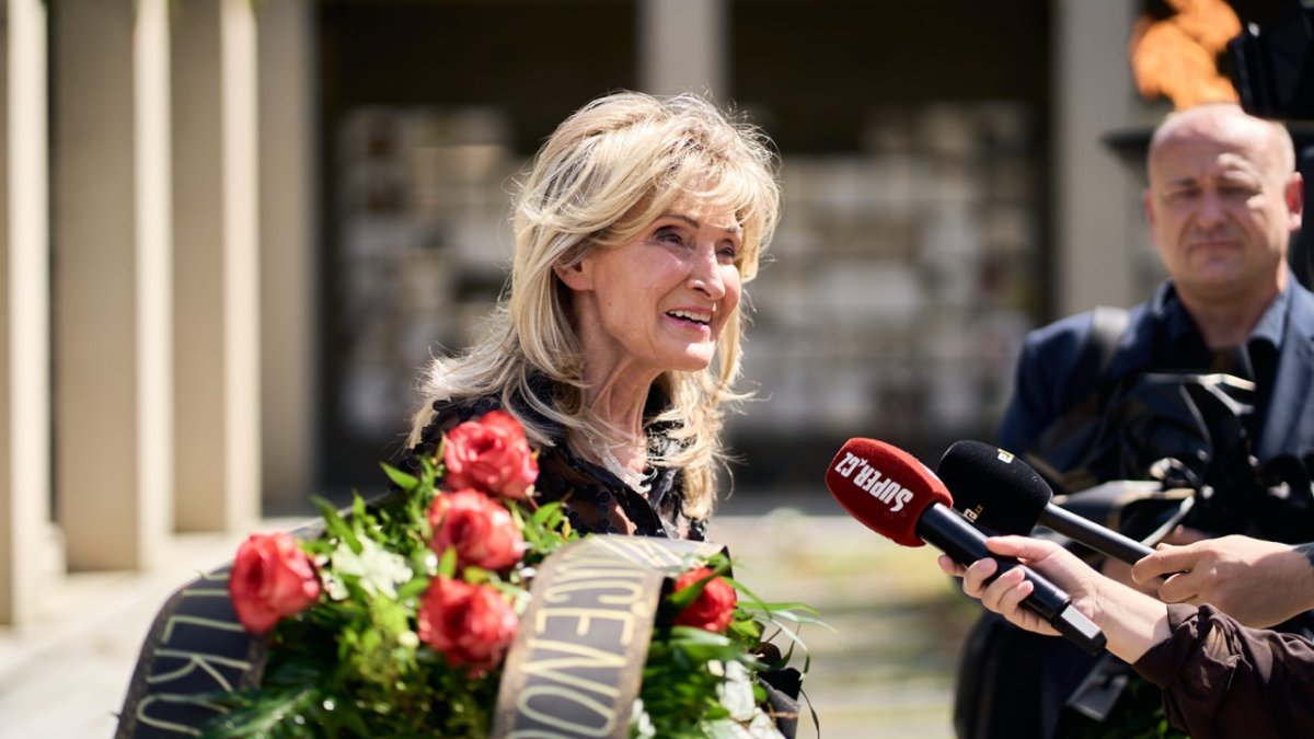 Lidé se ve Strašnicích rozloučili s Jiřím Krampolem. (8.8.2025)