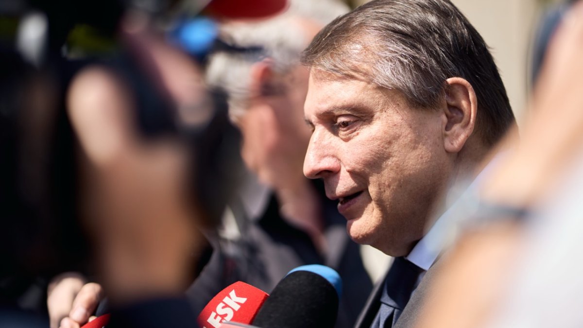 Lidé se ve Strašnicích rozloučili s Jiřím Krampolem. (8.8.2025)