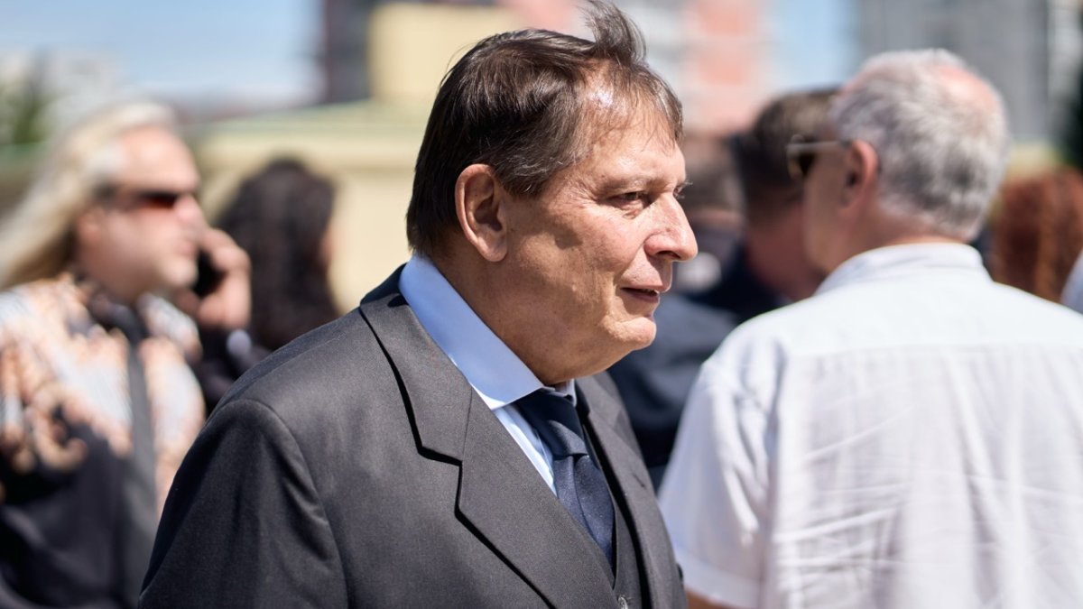 Lidé se ve Strašnicích rozloučili s Jiřím Krampolem. (8.8.2025)