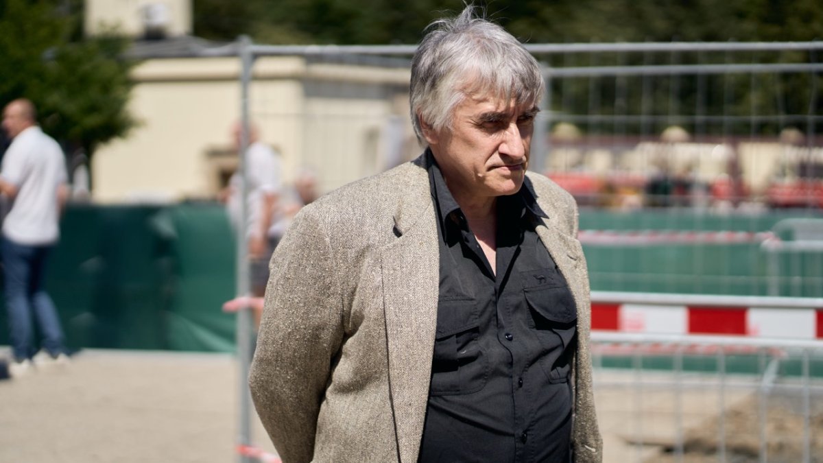 Lidé se ve Strašnicích rozloučili s Jiřím Krampolem. (8.8.2025)
