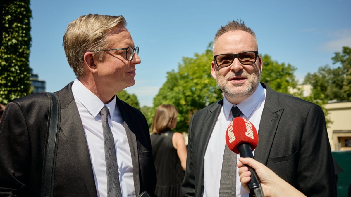 Lidé se ve Strašnicích rozloučili s Jiřím Krampolem. (8.8.2025)