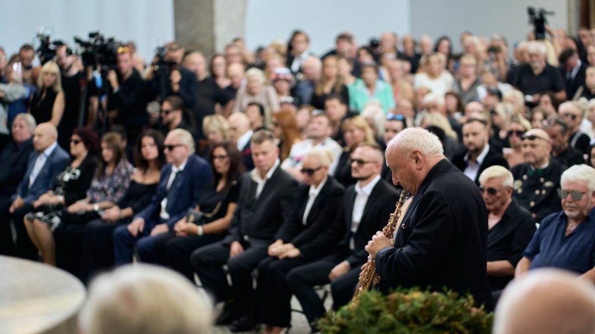 Lidé se ve Strašnicích rozloučili s Jiřím Krampolem. (8.8.2025)