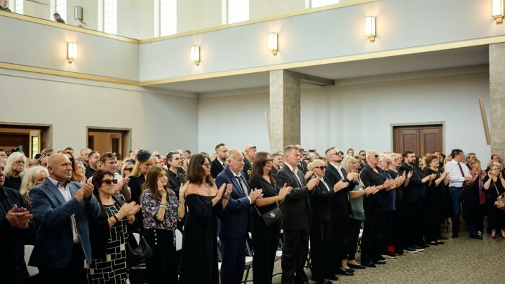 Lidé se ve Strašnicích rozloučili s Jiřím Krampolem. (8.8.2025)
