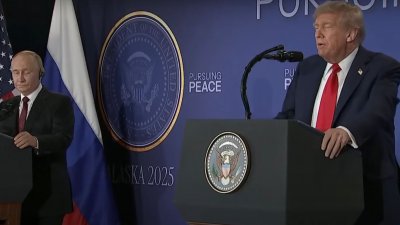 Vladimir Putin a Donald Trump uspořádali po summitu na Aljašce tiskovou konferenci