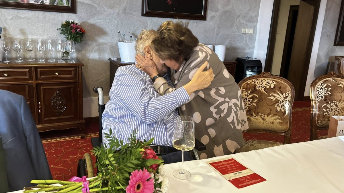Jiřina Bohdalová přišla pogratulovat Miloši Zemanovi k narozeninám.