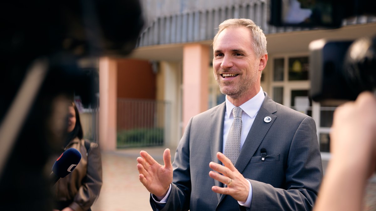 Zdeněk Hřib volí ve volbách do Poslanecké sněmovny