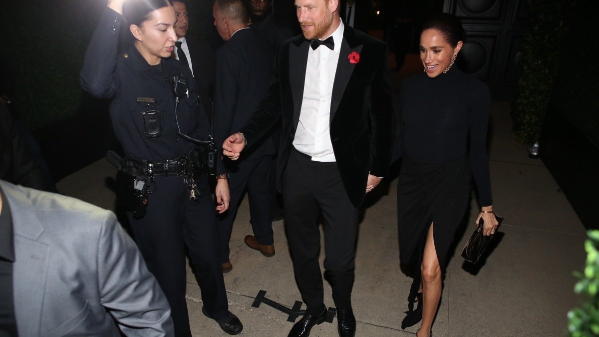 Vévodkyně Meghan (44) se proměnila v sexbombu večera: černá róba a rozparek, který bral dech!