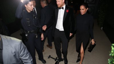 Vévodkyně Meghan (44) se proměnila v sexbombu večera: černá róba a rozparek, který bral dech!