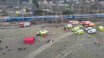 Na jihu Čech se srazily rychlík a osobní vlak. (20.11.2025)