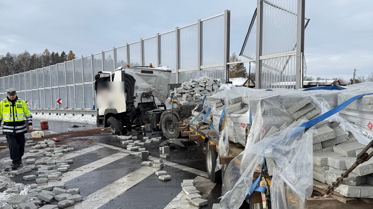 Na D48 se stala vážná dopravní nehoda. (24.11.2025)