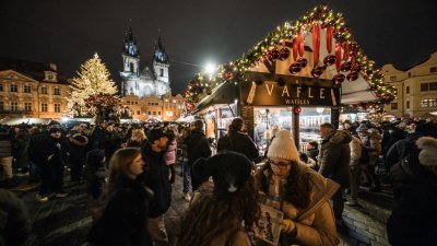 Na Staroměstském náměstí se rozsvítil letošní vánoční strom. (29.11.2025)