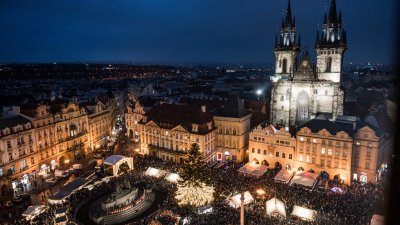 Na Staroměstském náměstí se rozsvítil letošní vánoční strom. (29.11.2025)