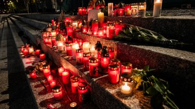 Pietní místo pro Patrika Hezuckého před budovou Evropy 2