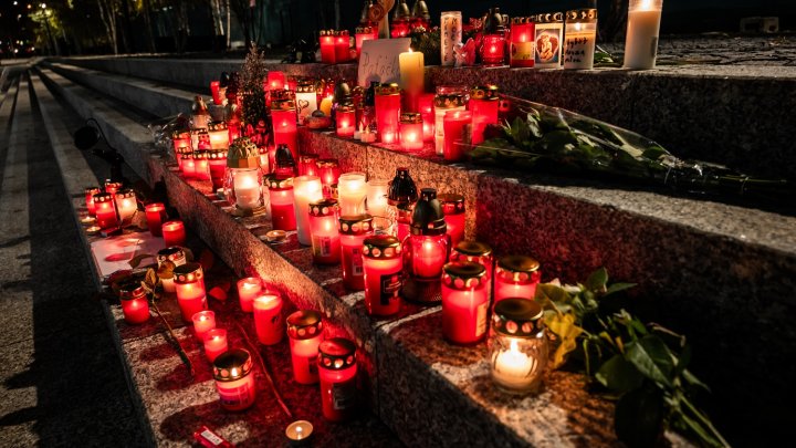 Pietní místo pro Patrika Hezuckého před budovou Evropy 2