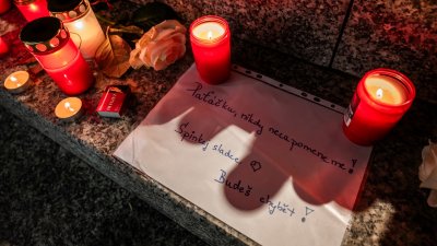 Pietní místo pro Patrika Hezuckého před budovou Evropy 2