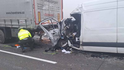 Úterní nehodu na D2 nepřežil známý slovenský zpěvák. (9.11.2025)