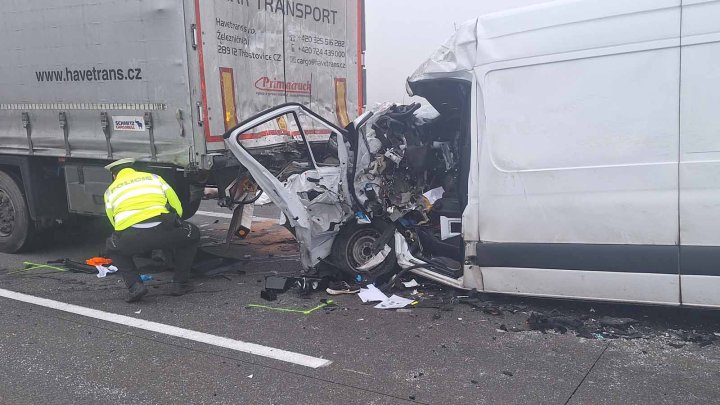 Úterní nehodu na D2 nepřežil známý slovenský zpěvák. (9.11.2025)