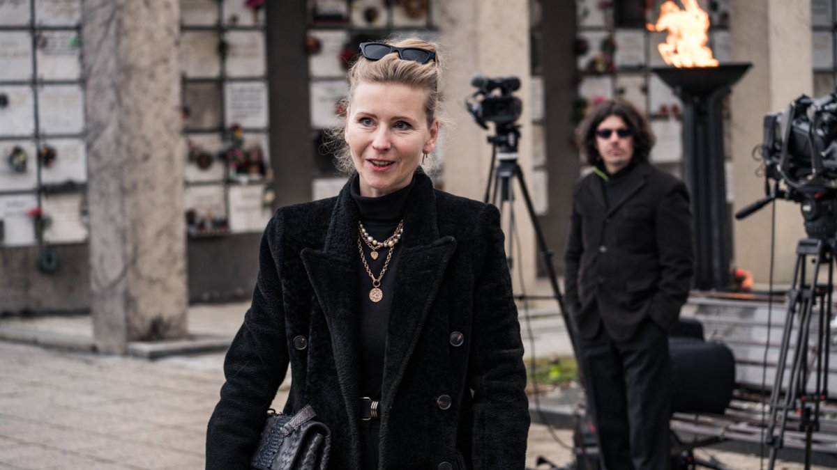 Lidé se rozloučili s kostýmním výtvarníkem Theodorem Pištěkem. (12.12.2025)