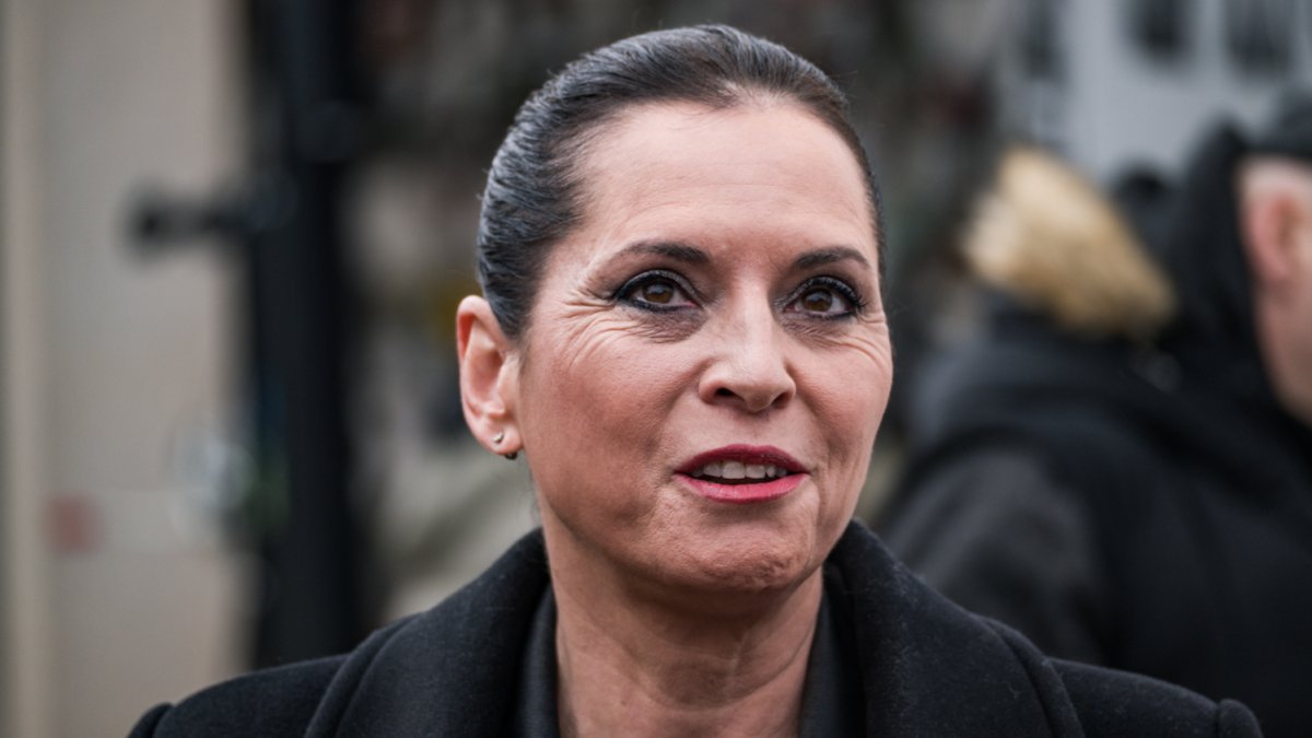 Lidé se rozloučili s kostýmním výtvarníkem Theodorem Pištěkem. (12.12.2025)