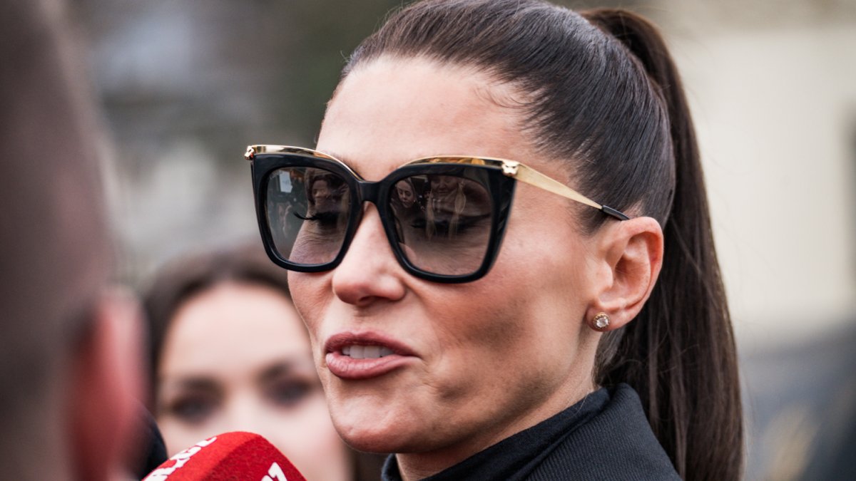 Blízcí a přátelé se rozloučili s moderátorem Patrikem Hezuckým. (12.12.2025)