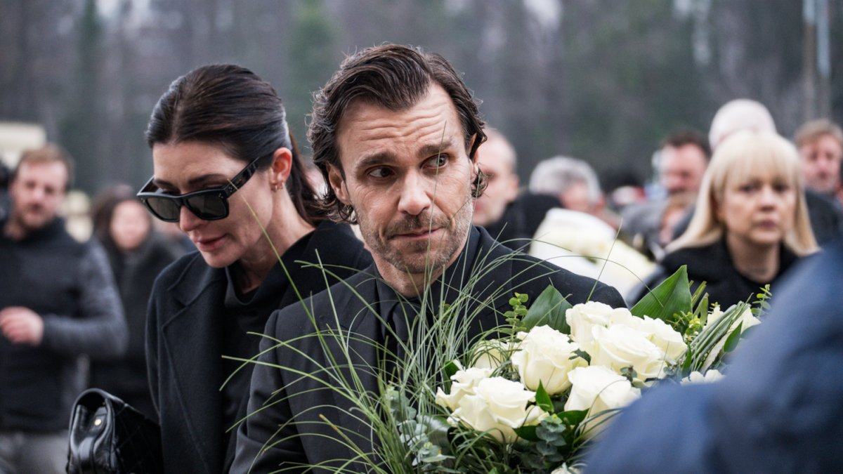 Blízcí a přátelé se rozloučili s moderátorem Patrikem Hezuckým. (12.12.2025)