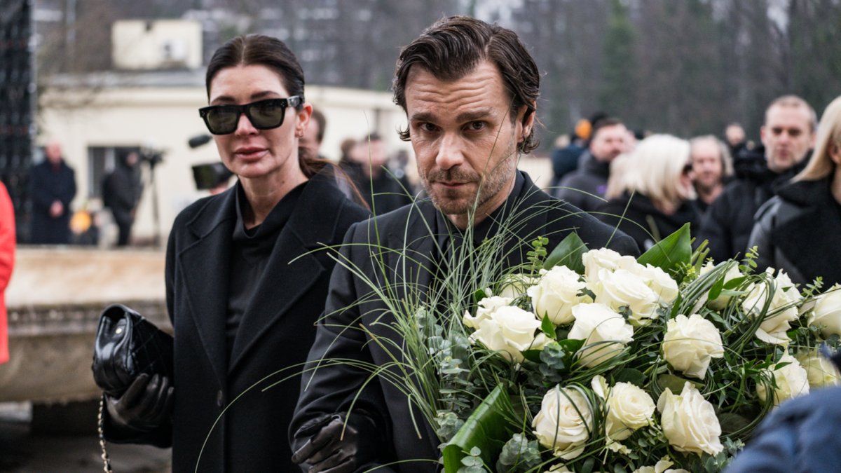 Blízcí a přátelé se rozloučili s moderátorem Patrikem Hezuckým. (12.12.2025)