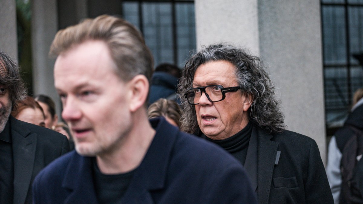 Blízcí a přátelé se rozloučili s moderátorem Patrikem Hezuckým. (12.12.2025)