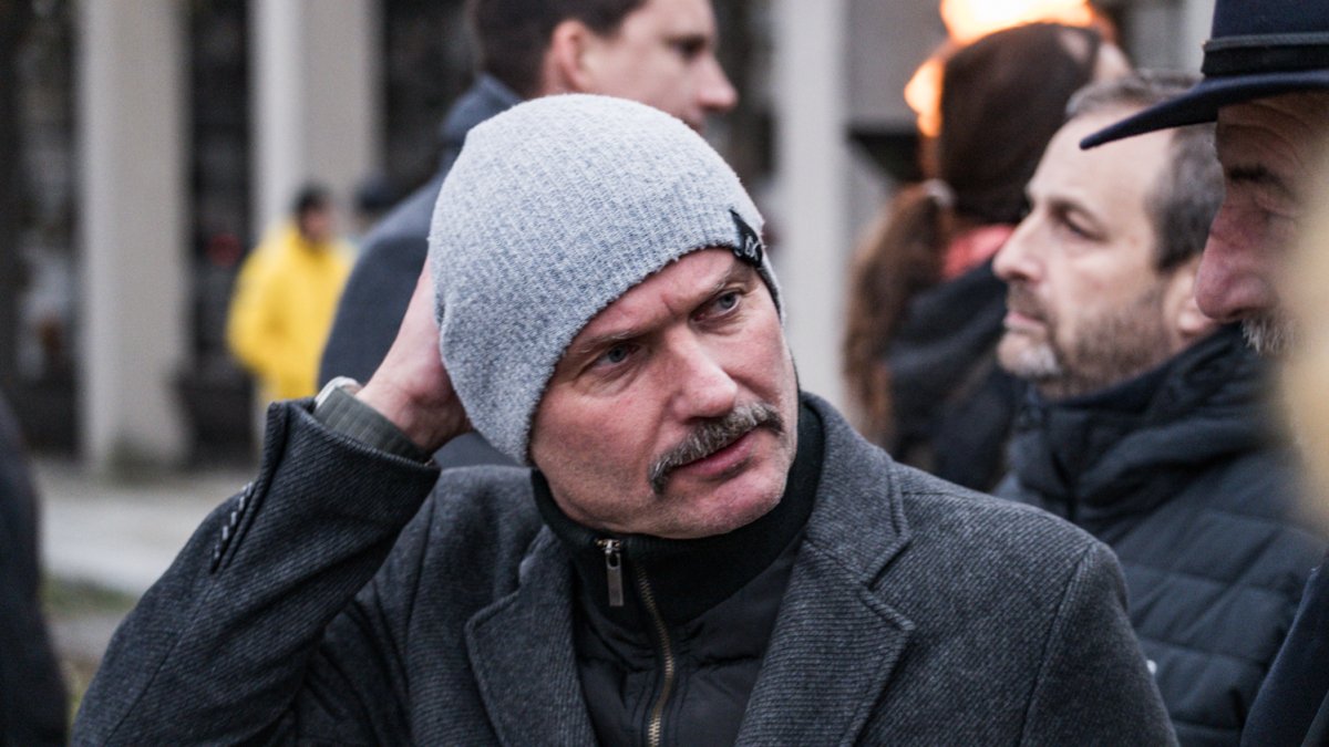 Blízcí a přátelé se rozloučili s moderátorem Patrikem Hezuckým. (12.12.2025)