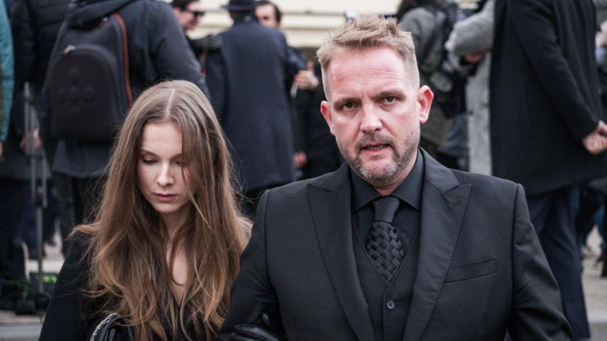 Blízcí a přátelé se rozloučili s moderátorem Patrikem Hezuckým. (12.12.2025)