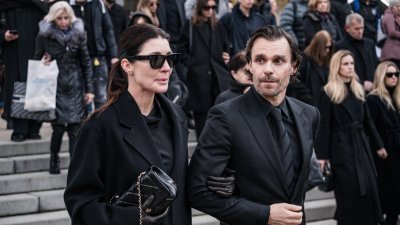 Blízcí a přátelé se rozloučili s moderátorem Patrikem Hezuckým. (12.12.2025)