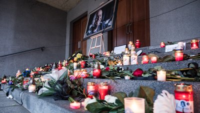 Blízcí a přátelé se rozloučili s moderátorem Patrikem Hezuckým. (12.12.2025)