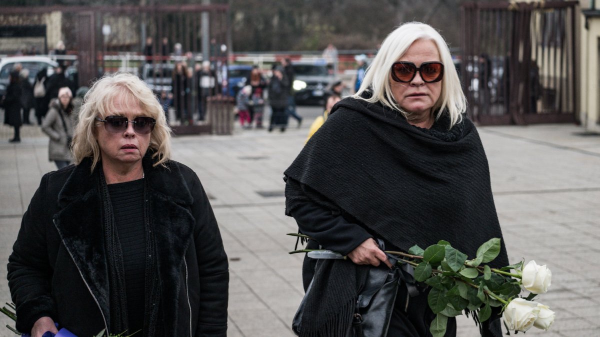 Blízcí a přátelé se rozloučili s moderátorem Patrikem Hezuckým. (12.12.2025)
