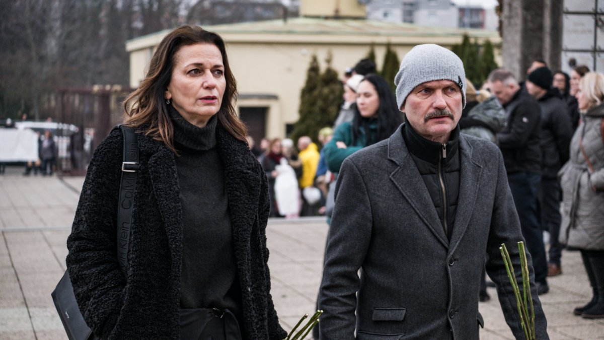 Blízcí a přátelé se rozloučili s moderátorem Patrikem Hezuckým. (12.12.2025)