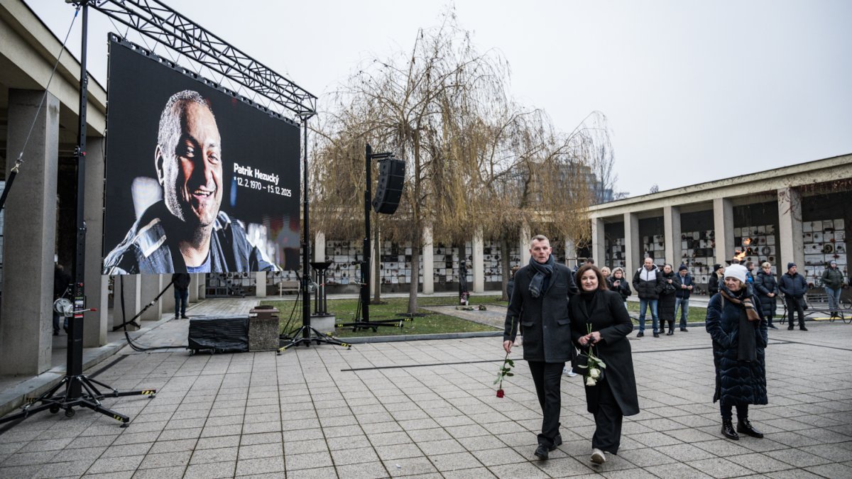 Blízcí a přátelé se rozloučili s moderátorem Patrikem Hezuckým. (12.12.2025)