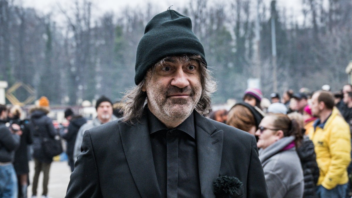 Blízcí a přátelé se rozloučili s moderátorem Patrikem Hezuckým. (12.12.2025)