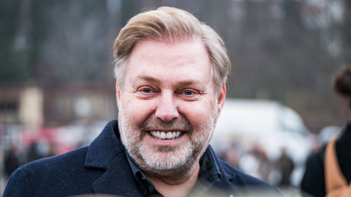 Blízcí a přátelé se rozloučili s moderátorem Patrikem Hezuckým. (12.12.2025)