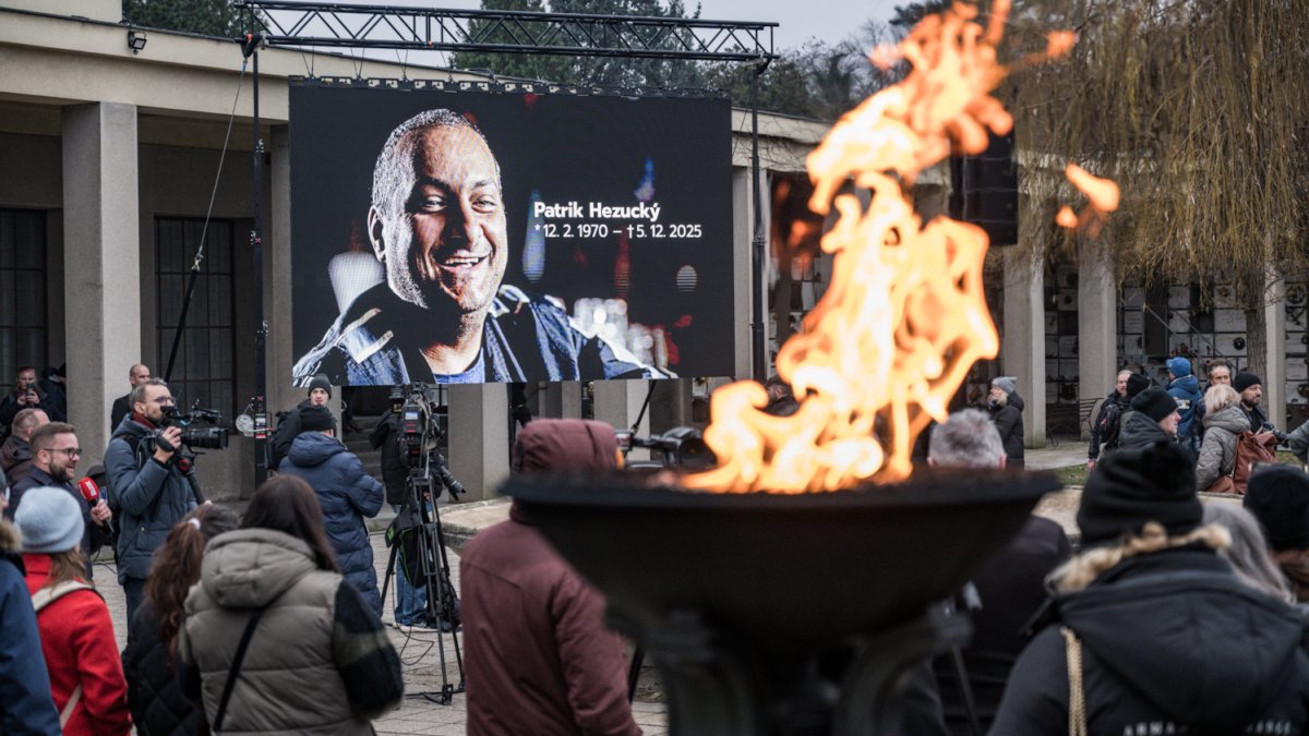 Blízcí a přátelé se rozloučili s moderátorem Patrikem Hezuckým. (12.12.2025)
