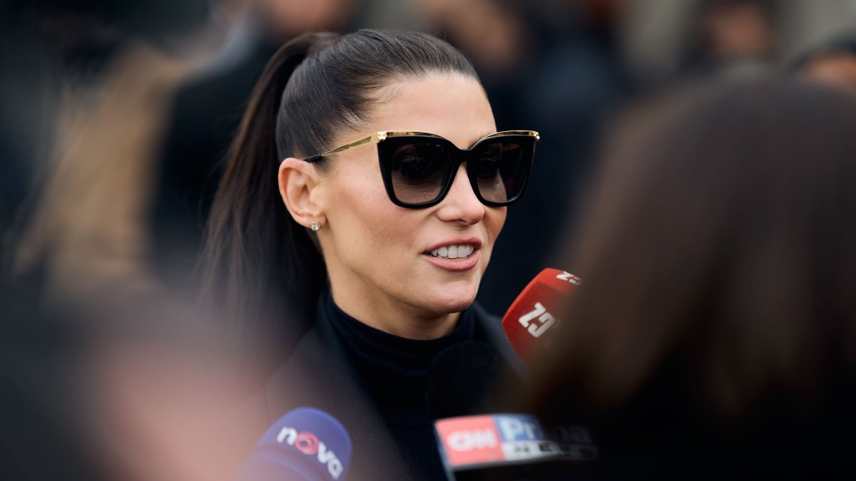 Blízcí a přátelé se rozloučili s moderátorem Patrikem Hezuckým. (12.12.2025)