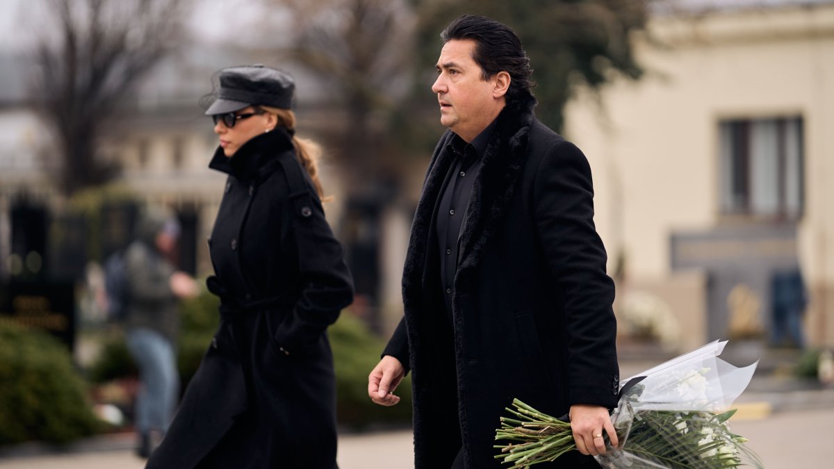 Blízcí a přátelé se rozloučili s moderátorem Patrikem Hezuckým. (12.12.2025)